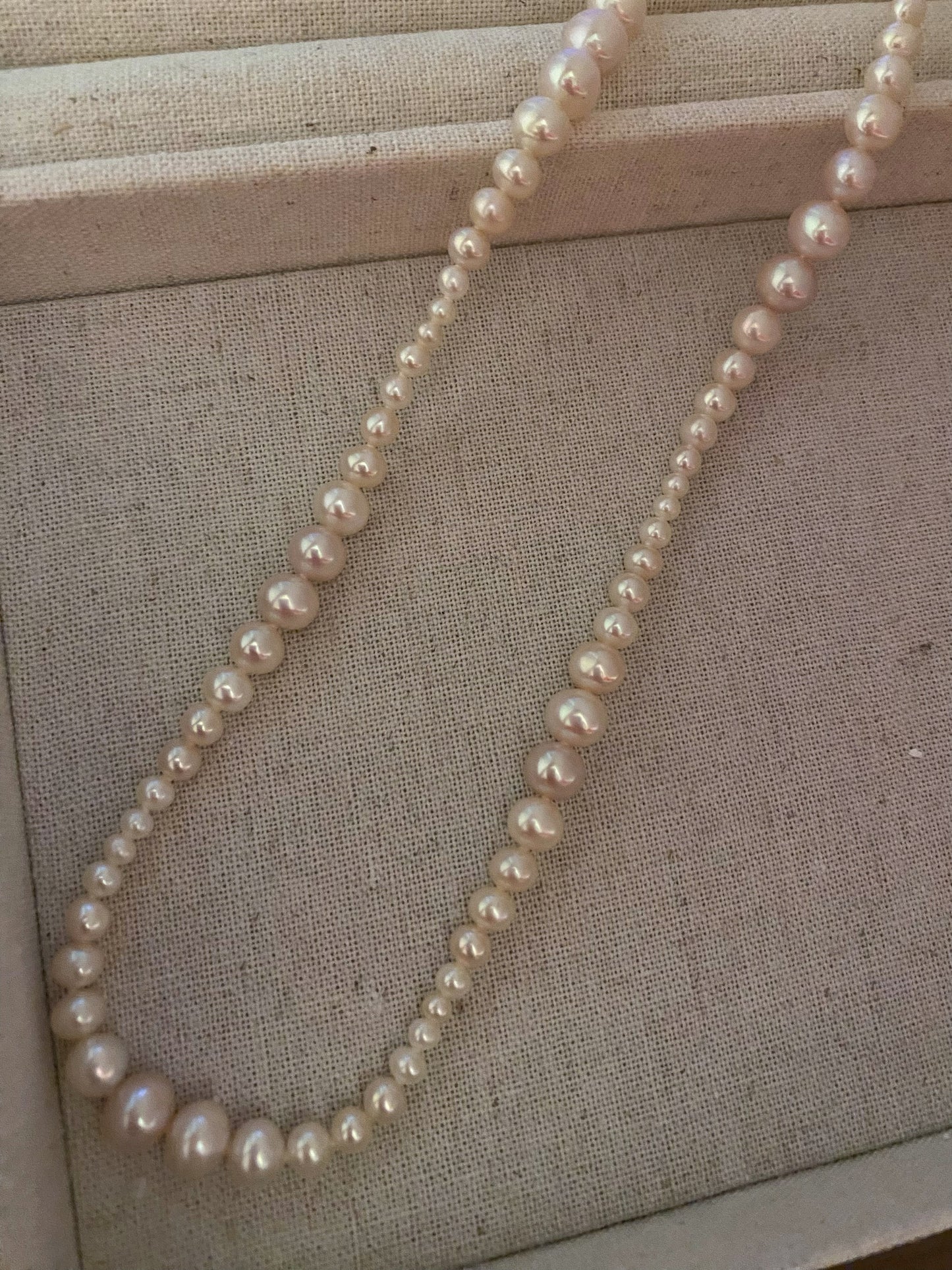 Necklace with pearls of gradual sizes, 50cm