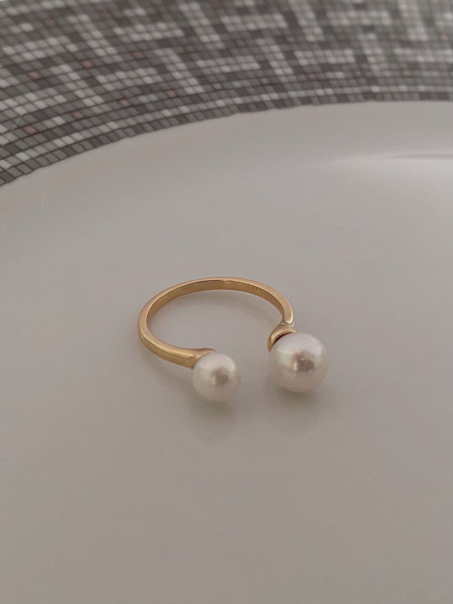 Double pearl ring