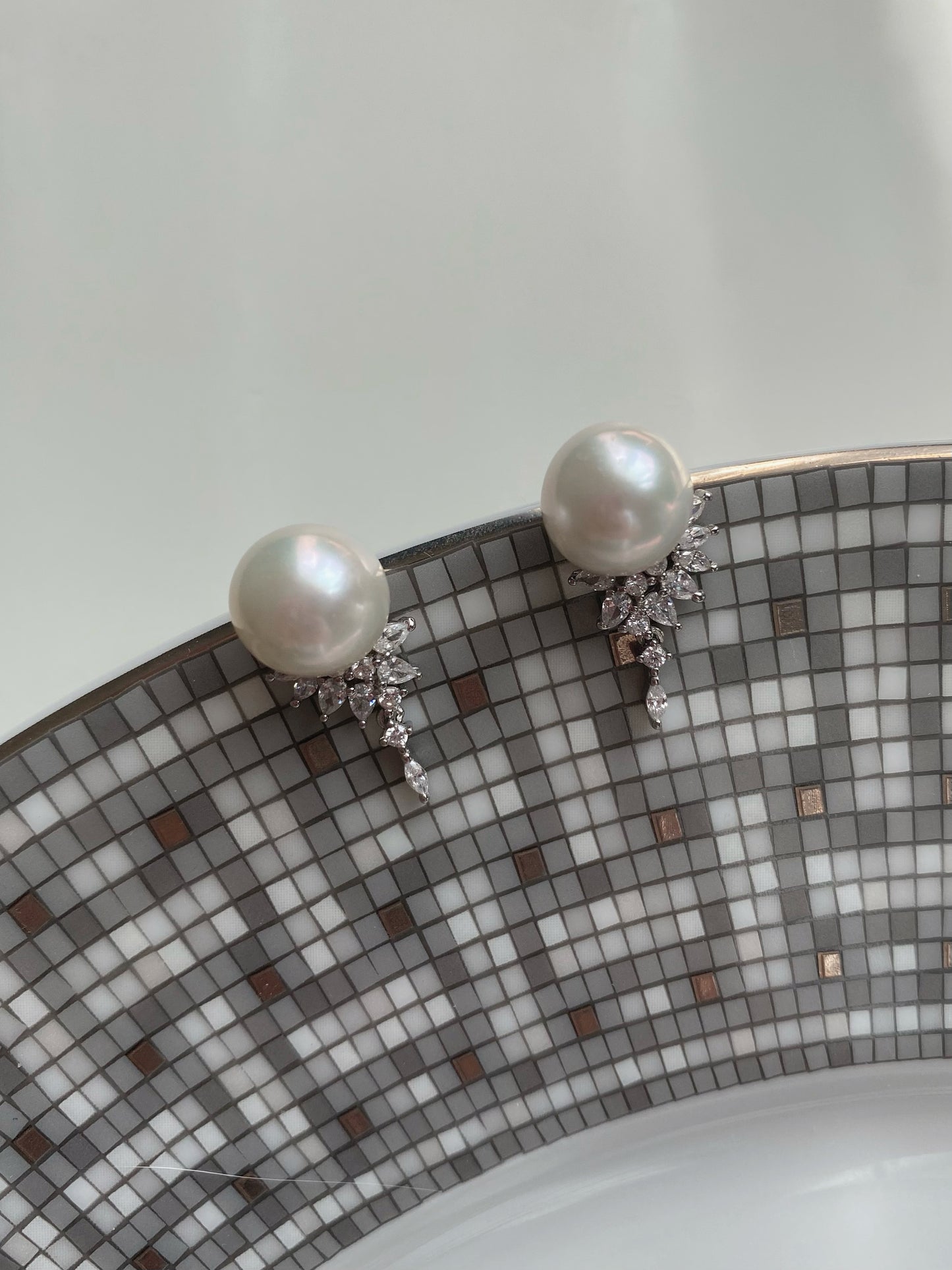 Made in Japan, Snow queen stud earrings