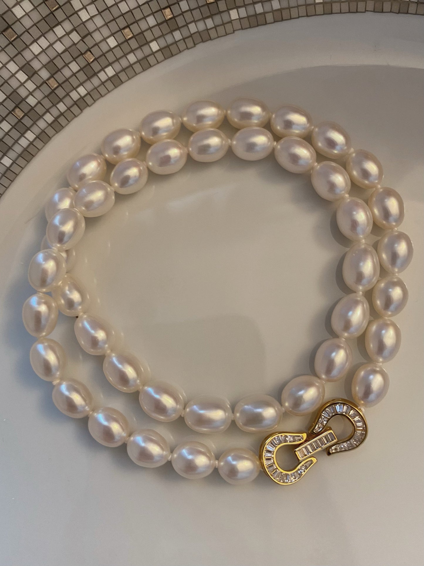 Oval pearl necklace, 6-7mm