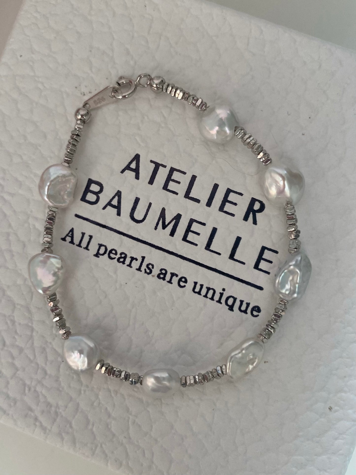 Bracelet station en perle Keshi (Couleur bleu argenté rare)