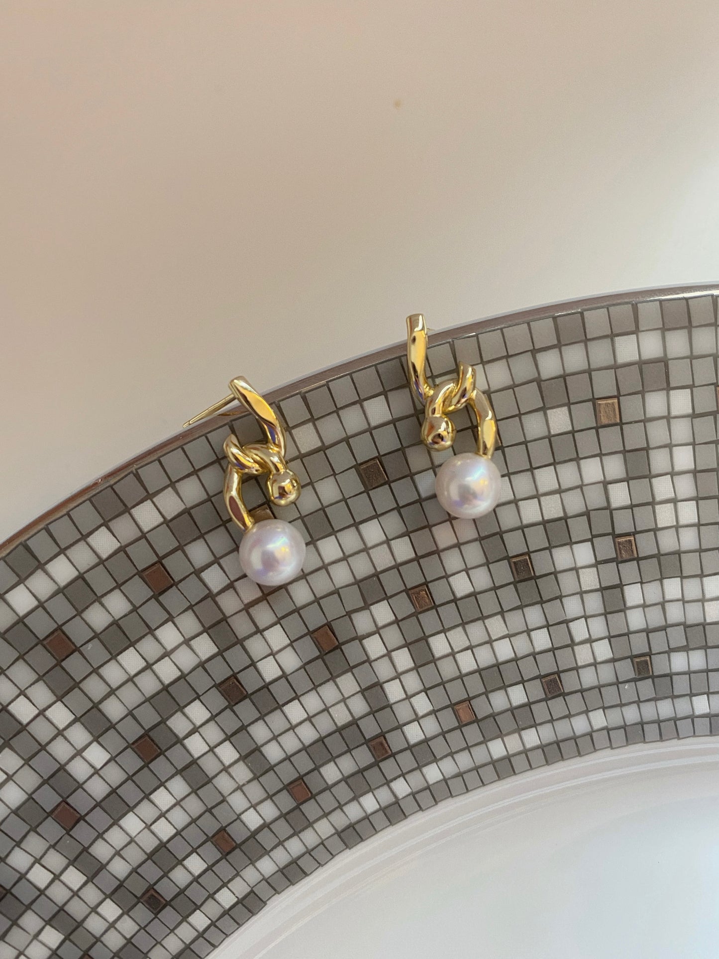 My lady pearl earrings