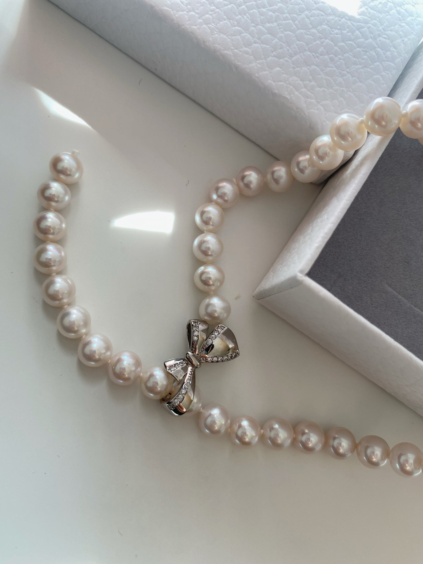 Bowknot pearl necklace