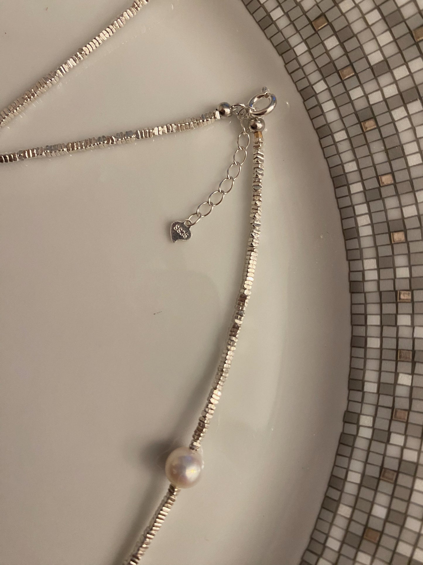 Silver necklace with high quality pearls