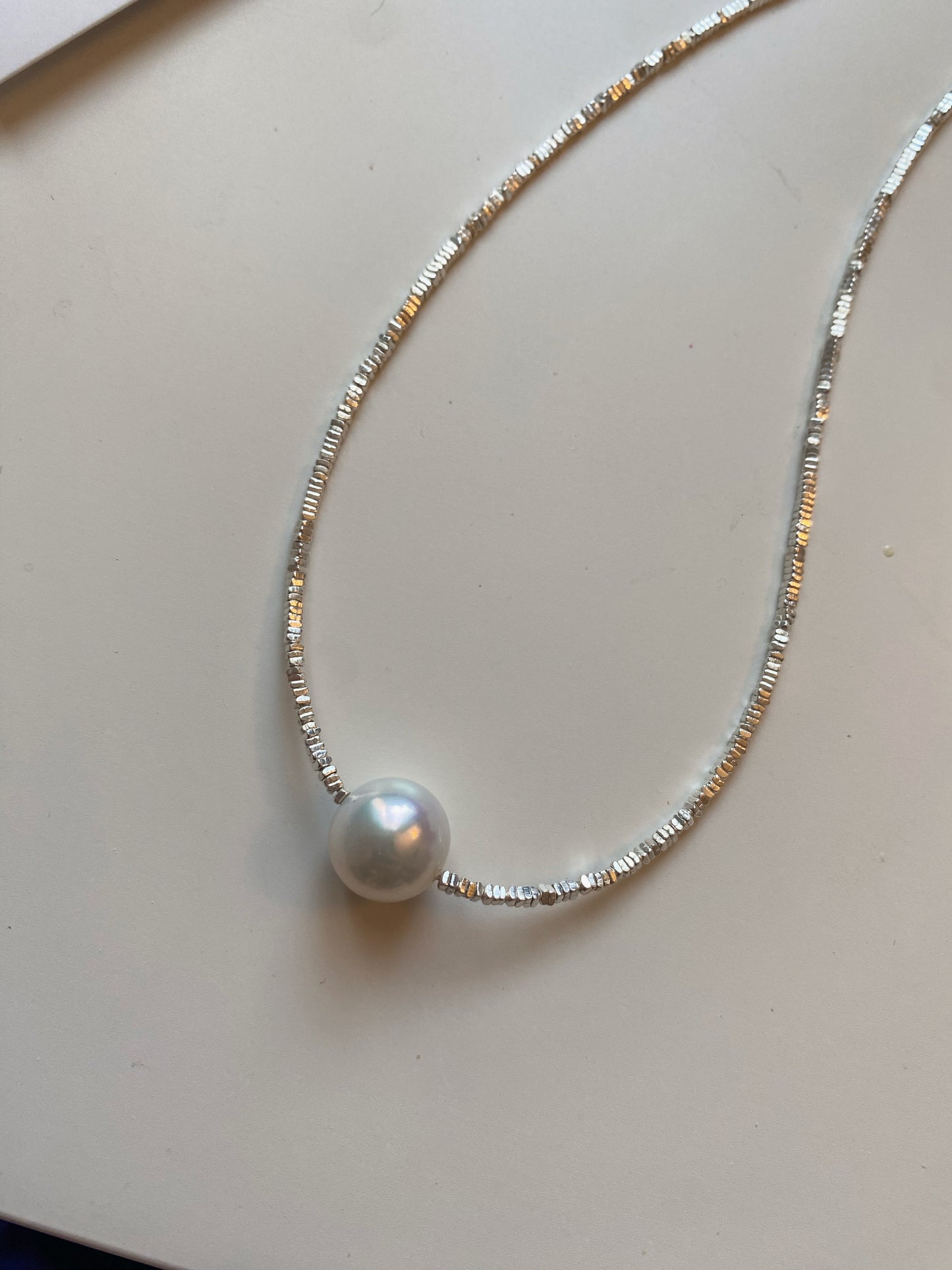 Single pearl pendant silver necklace