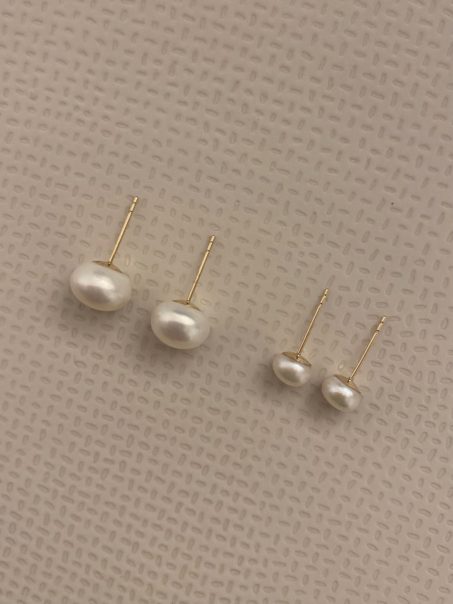 4A+ Button pearls stud earrings