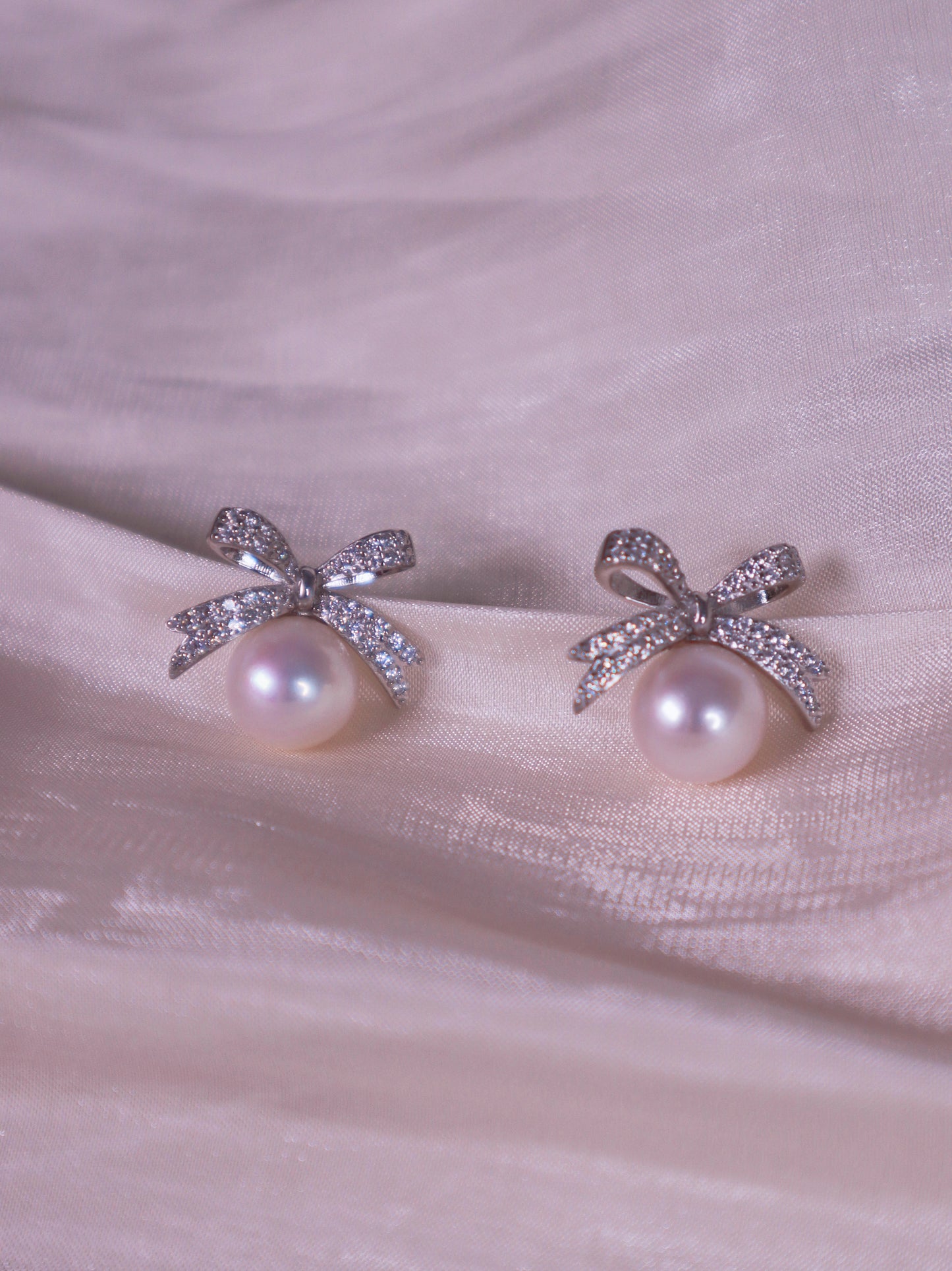 Bowknot pearl stud earrings