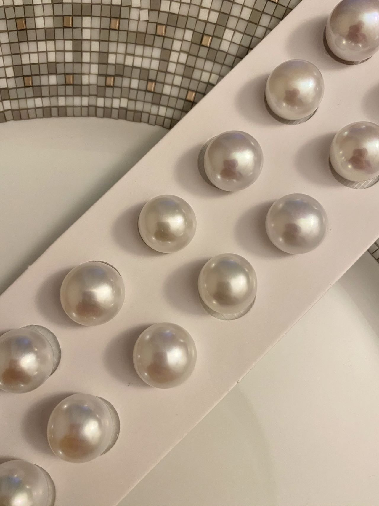 4A+ Button pearls stud earrings