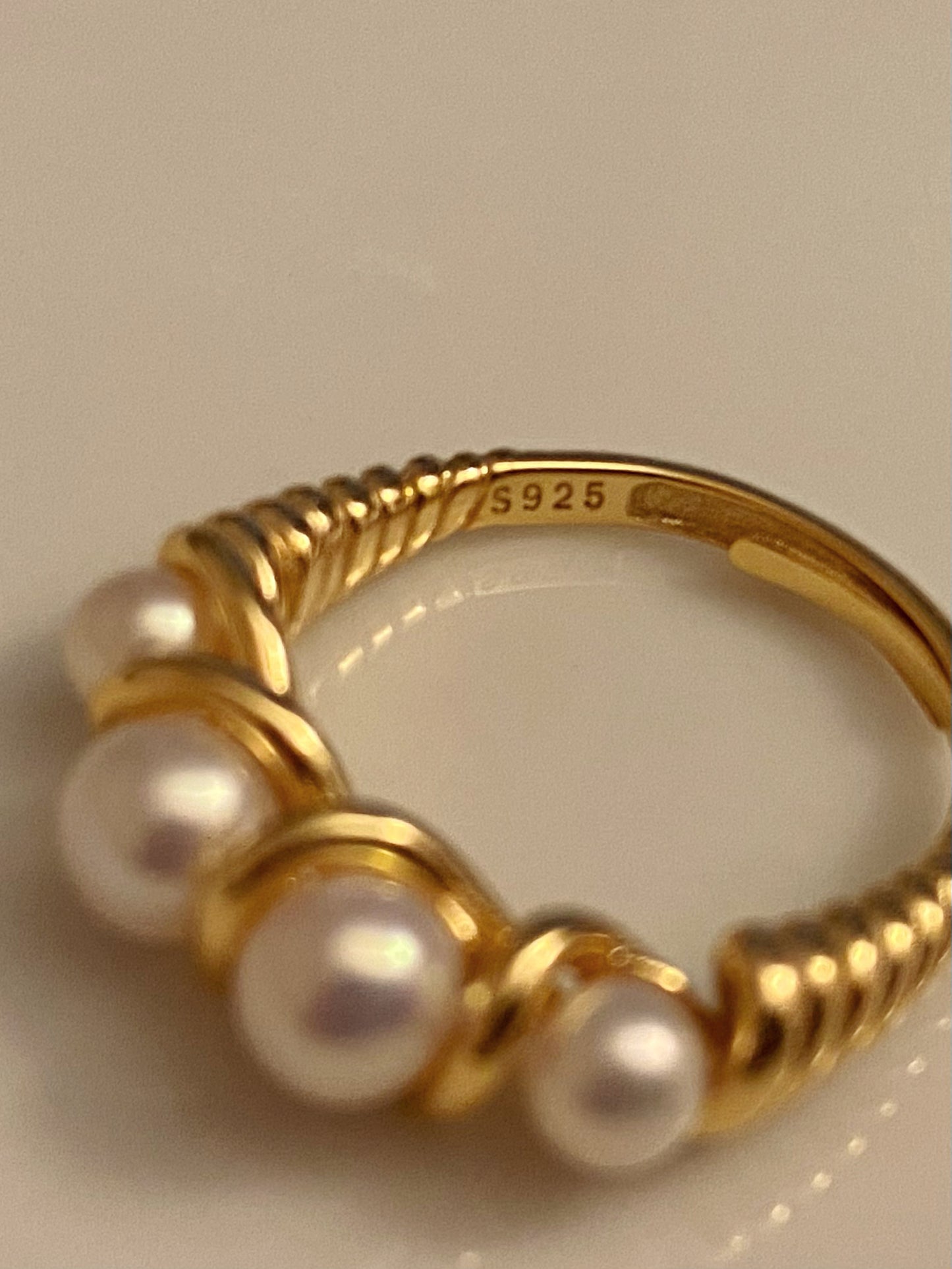 Twist 4 pearls ring