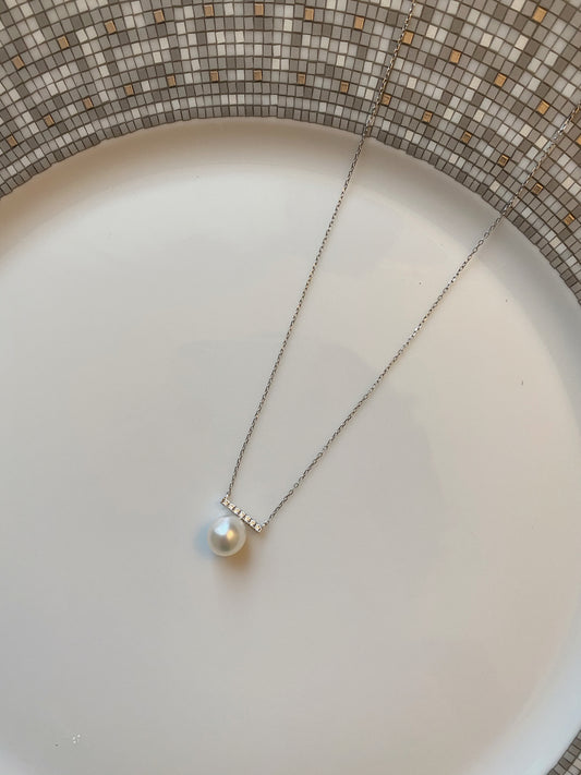 Balance bar with single pearl necklace