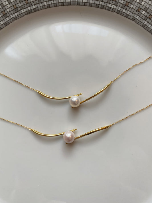 Wave pendant pearl necklace