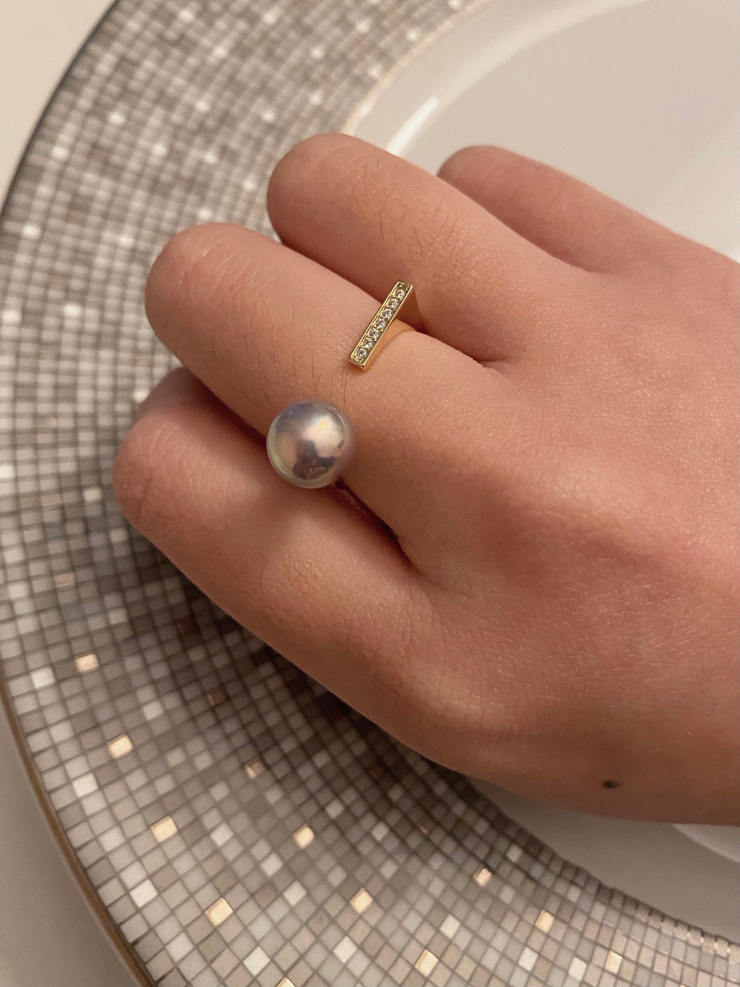 Single pearl balance bar ring