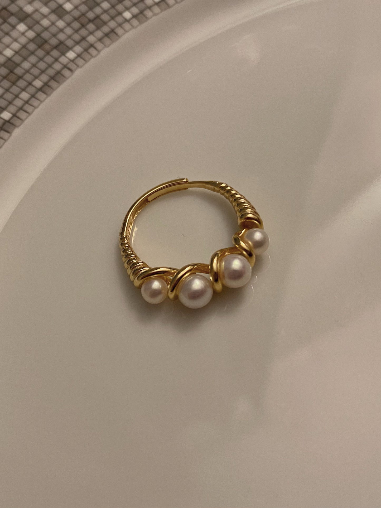 Twist 4 pearls ring