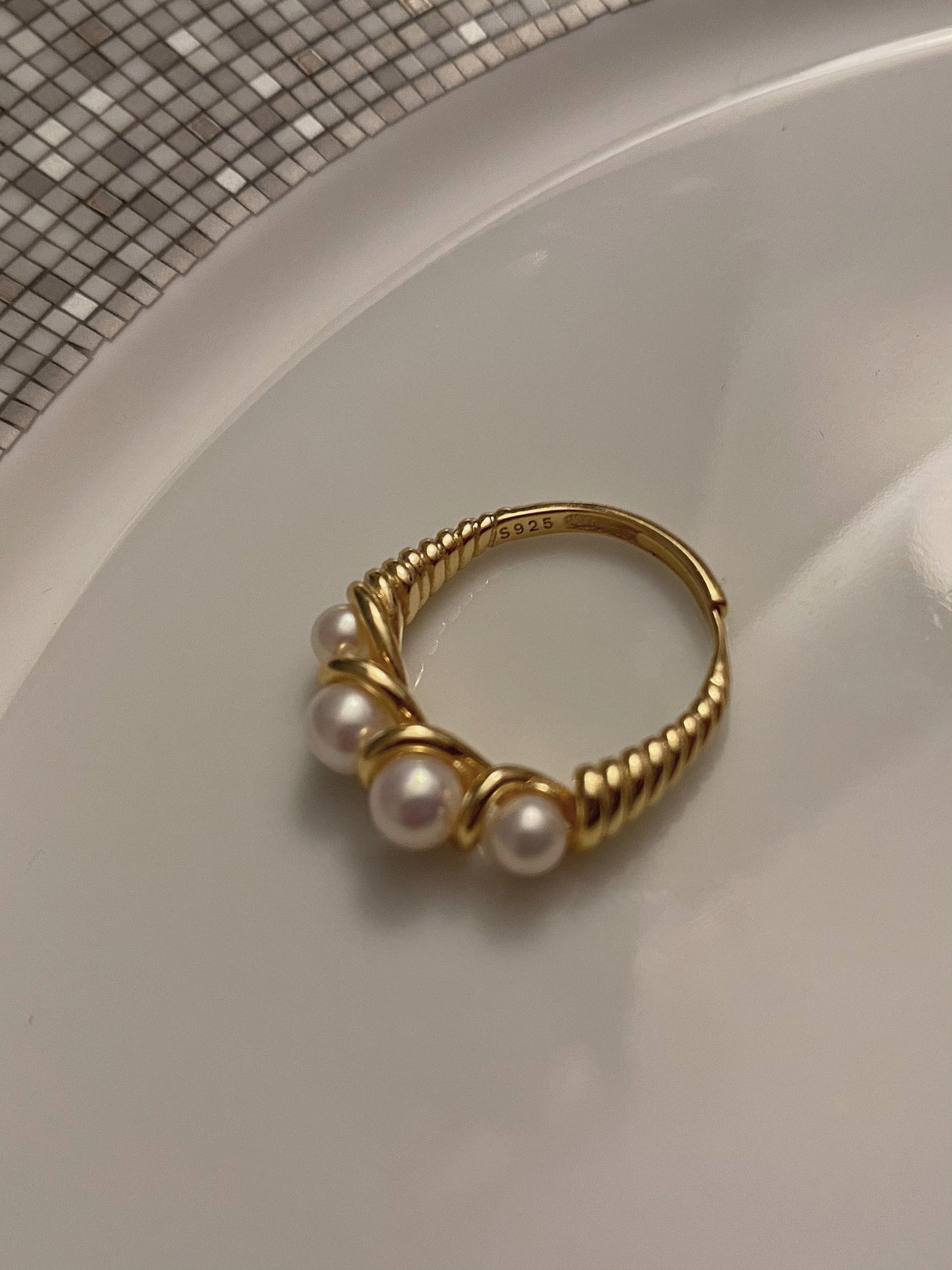 Twist 4 pearls ring